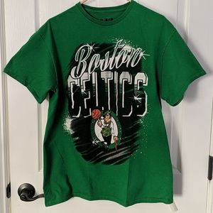 Men's size large Boston Celtics t-shirt